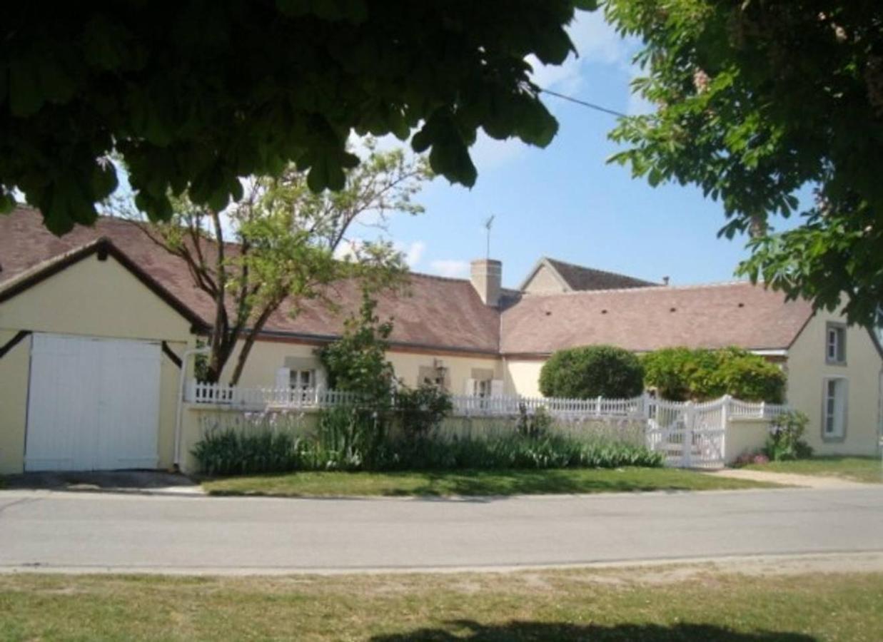 Les Glycines De Bougy Bed & Breakfast Exterior photo