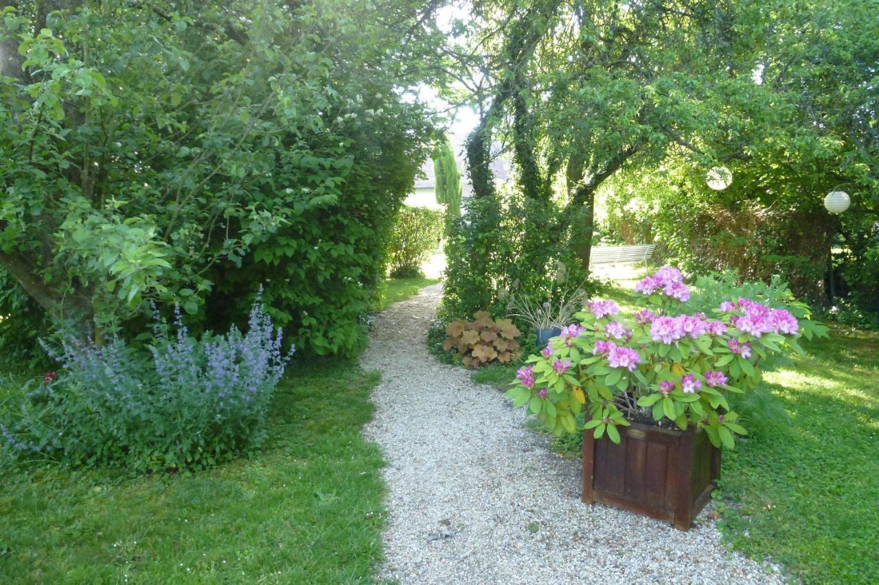 Les Glycines De Bougy Bed & Breakfast Exterior photo